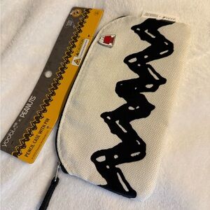 Yoobi x Peanuts White and Black Pencil Pouch with pin NWT